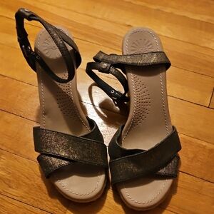 Never Worn Ugg Metallic Black Strappy Sandals